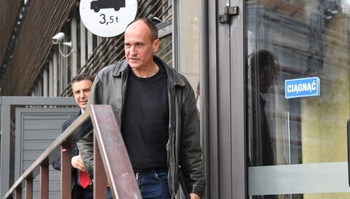 Paweł Kukiz opuszcza siedzibę partii przy ul. Nowogrodzkiej w Warszawie