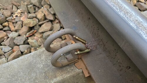 Ślepe naboje karabinowe na torach