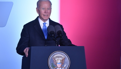 "Nie wygramy tej bitwy w ciągu dni, miesięcy". Joe Biden w Warszawie o Janie Pawle II, Solidarności, walce Ukrainy o demokrację