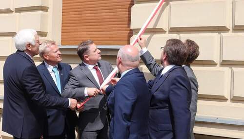 Uroczyste odsłonięcie tablicy upamiętniającej łódzki "Marsz Głodowy" w lipcu 1981 r.