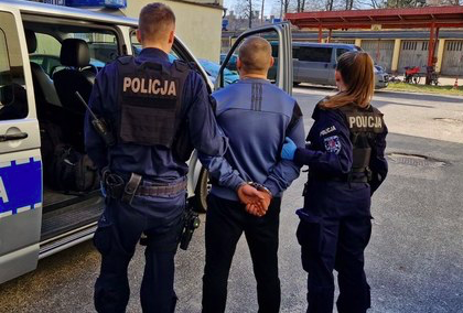 Poszedł na policję zapytać... dlaczego był poszukiwany. Trafił do więzienia