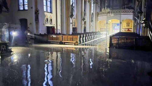 Woda wdarła się do kościoła