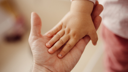 Rodzic z dzieckiem, zdjęcie ilustracyjne