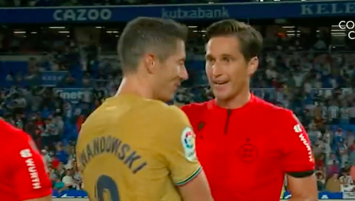 Sędzia zażartował z Roberta Lewandowskiego. Wszystko nagrały kamery. Chodzi o przykry incydent [WIDEO]