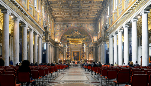 Wnętrze Bazyliki Santa Maria Maggiore w Rzymie