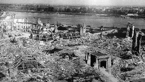 zniszczona Warszawa