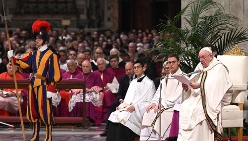 Papież Franciszek podczas Mszy św. w 60. rocznicę otwarcia Soboru Watykańskiego II