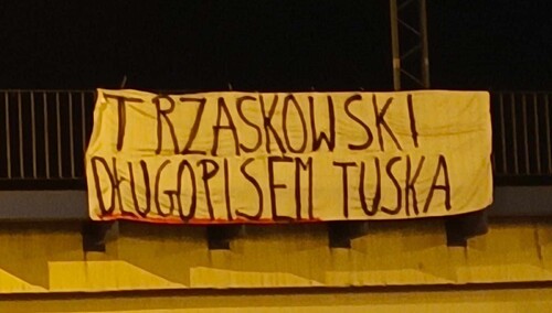 Nieprzychylny Rafałowi Trzaskowskiemu baner wywieszony w Poznaniu