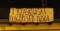 Nieprzychylny Rafałowi Trzaskowskiemu baner wywieszony w Poznaniu