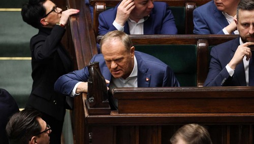 Premier jest obecny na posiedzeniu Sejmu