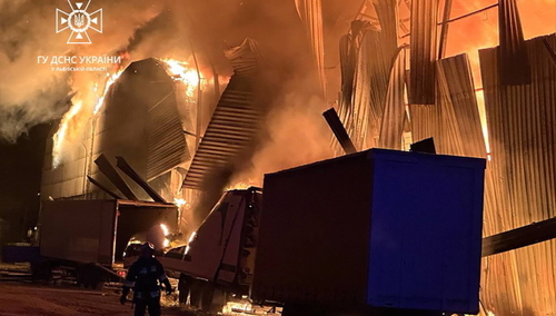 Pożar po uderzeniu rakiety. Lwów, 19.09.2023