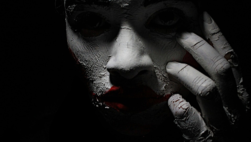 Twarz w makijażu. Ilustracja poglądowa