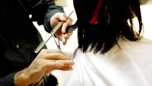 Kolejne obostrzenia. Wiemy, co z kosmetyczkami i fryzjerami