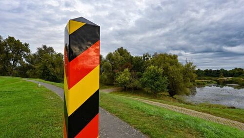 Słup graniczny - zdjęcie ilustracyjne