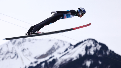 Skok Andreasa Wellingera