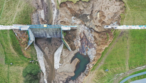 Przerwana tama po powodzi w Stroniu Śląskim