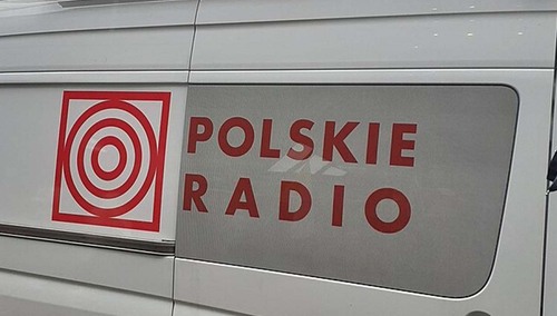 Furgonetka z logiem Polskiego Radia