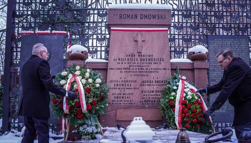 Dr hab. Karol Polejowski oraz doradca Prezydenta RP Jan Józef Kasprzyk złożyli wieńce i zapalili znicze na grobie Romana Dmowskiego