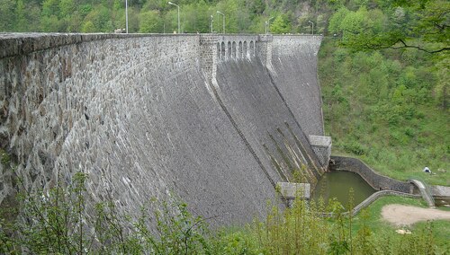 Zapora wodna na jeziorze Bystrzyckim (Dolny Śląsk), zdjęcie poglądowe
