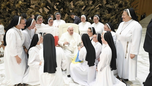 Papież Franciszek i dominikanki