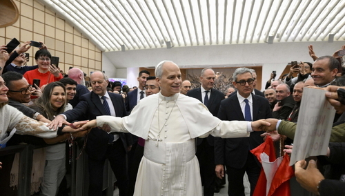 Leon XIV wśród wiernych