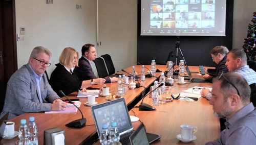 Klimat, oświata, EKZZ – w 2022 roku stoimy przed licznymi zagrożeniami