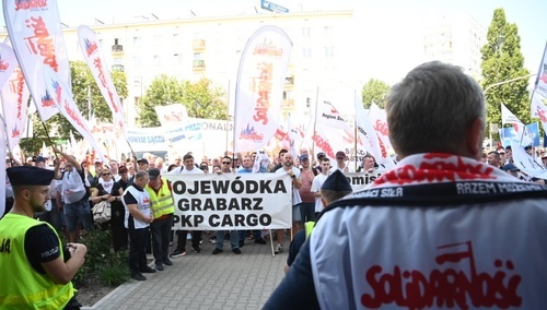 Pikieta przed siedzibą PKP Cargo - zdjęcie poglądowe