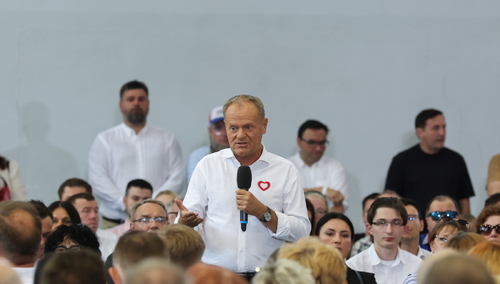 Donald Tusk na spotkaniu w Pabianicach