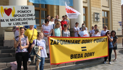 Pracownicy lubelskich DPS-ów nadal protestują. Znów przypomnieli radnym o swoich postulatach