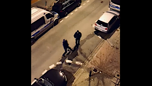 skłot "Syrena", atak na policjantów workami z wodą