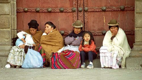 Boliwijskie kobiety pod katedrą w La Paz