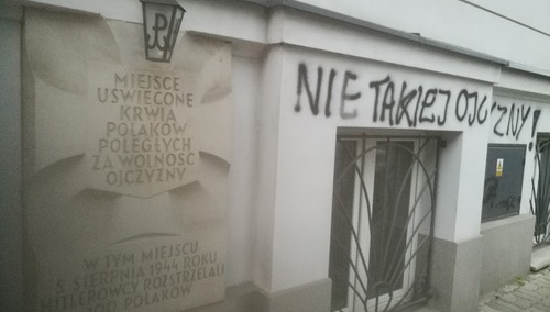 [FOTO] "Miejsce uświęcone krwią Polaków". Aktywiści sprofanowali miejsce pamięci...