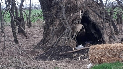 [FOTO] „Tak mieszkali rosyjscy żołnierze: Sypialnia, kuchnia i toaleta jednocześnie”. Ukraińcy publikują zdjęcia