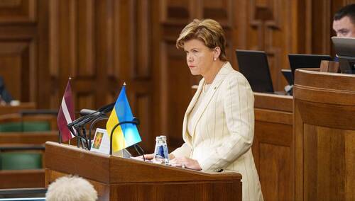 Baiba Braže przemawia w łotewskim sejmie