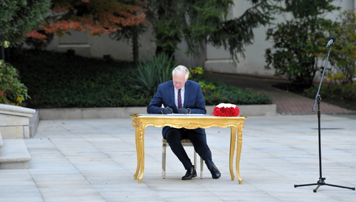 fot. Radek Pietruszka na zdj. Jarosław Gowin