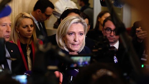 Marine Le Pen zdecydowała, że poprze wniosek o wotum nieufności wobec rządu Michela Barniera