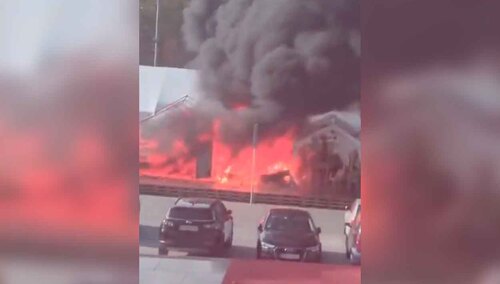 Pożar przed serbskim parlamentem