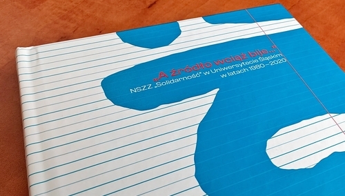 Okładka książki pt. „A źródło wciąż bije…”