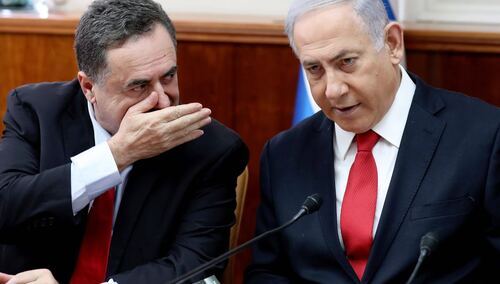 Szef MSZ Izraela Israel Katz (po lewej) oraz premier Izraela Benjamin Netanjahu (po prawej)