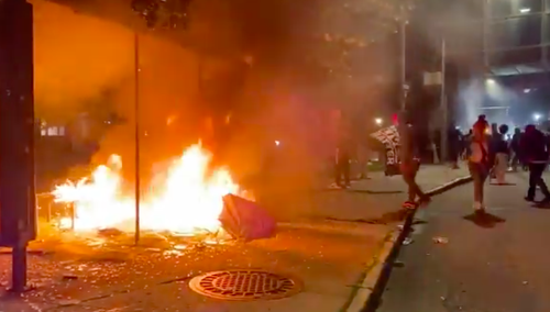 [video] Nalot bojówkarzy z Black Lives Matter na restaurację