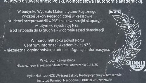 Tablica upamiętniająca 45. rocznicę zarejestrowania NZS w Rzeszowie