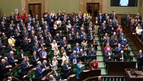 Przyjęcie uchwały w obronie dobrego imienia św. Jana Pawła II