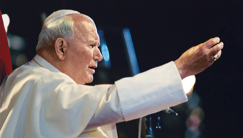 [NASZ WYWIAD] J. Sosnowska, autorka biografii Jana Pawła II:  Dopóki żył, moce Zła trzymały się jeszcze w karbach