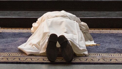 Dwóch byłych biskupów anglikańskich ma zostać wyświęconych na księży katolickich