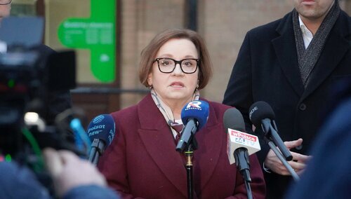 Eurodeputowana Anna Zalewska (PiS) podczas konferencji przed Halą Mirowską w Warszawie