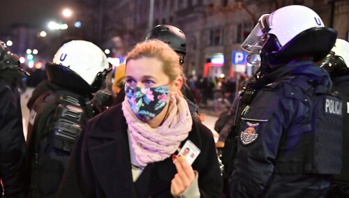 Kierwiński: "Miotacz gazu symboliczne trzymał Kaczyński". Odpowiada min. Wąsik