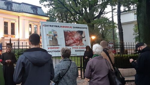 Różaniec pod Trybunałem Konstytucyjnym w intencji powstrzymania aboecji eugenicznej