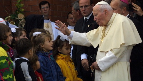 Jan Paweł II błogosławiący dzieci