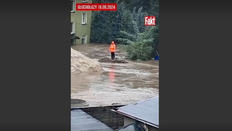 Głuchołazy, mężczyzna na wysepce oczekujący 9 godzin na pomoc