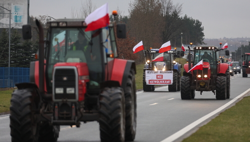 Protest rolników na drodze dojazdowej do lotniska w Pyrzowicach